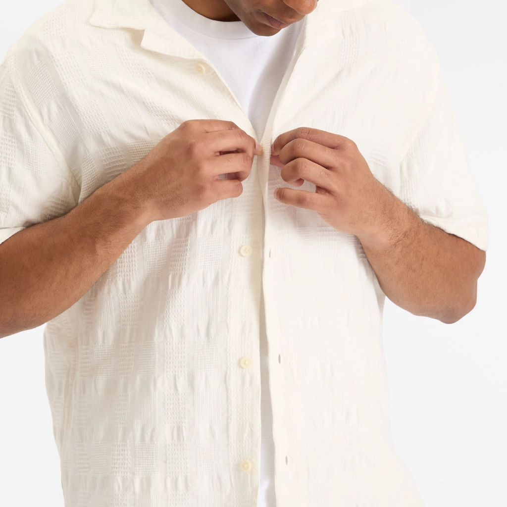 Wax London Men's Didcot Seersucker Waffle Vacation Shirt Ecru